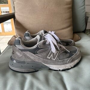 Gray New Balance 993 Women’s 8.5/ Men’s 7